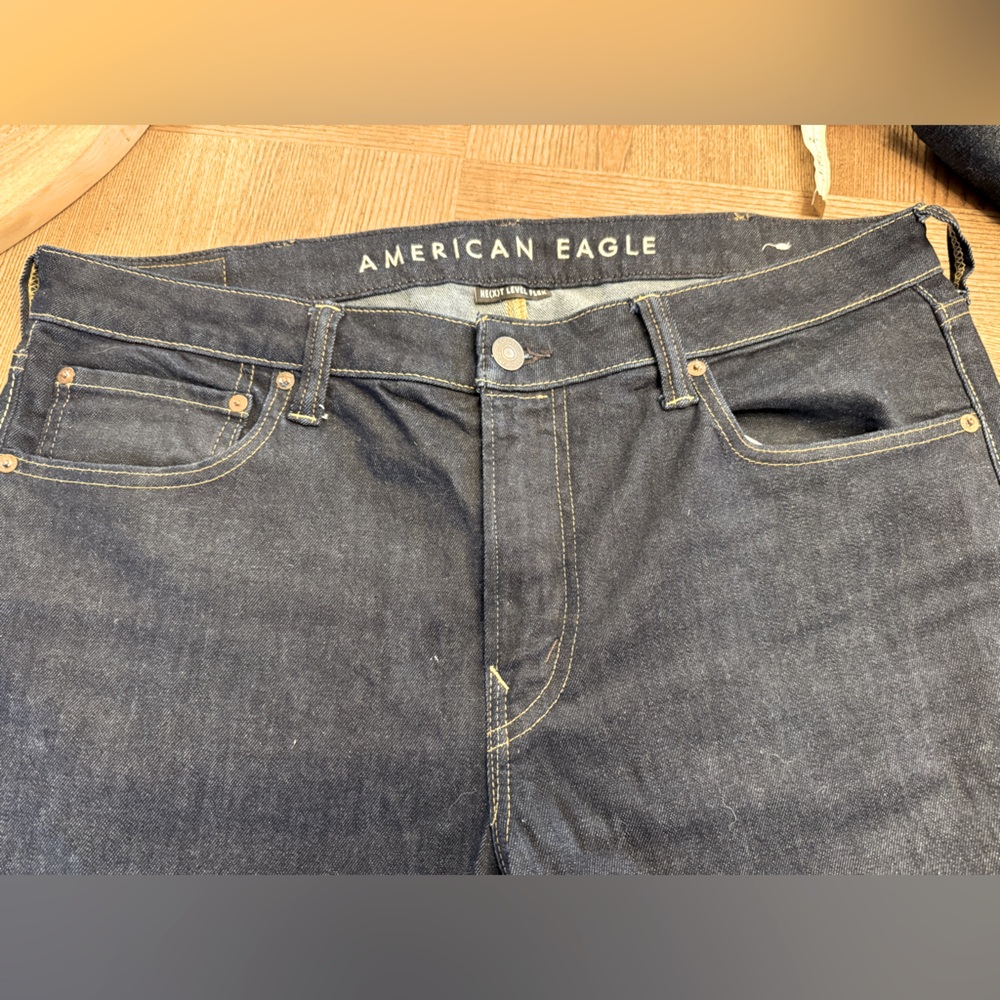 38x36 dark wash men’s jeans. Clean, perfect condition wore about 3 times.